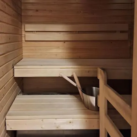 Party In The Center Of Levi