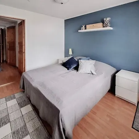 Party In The Center Of *